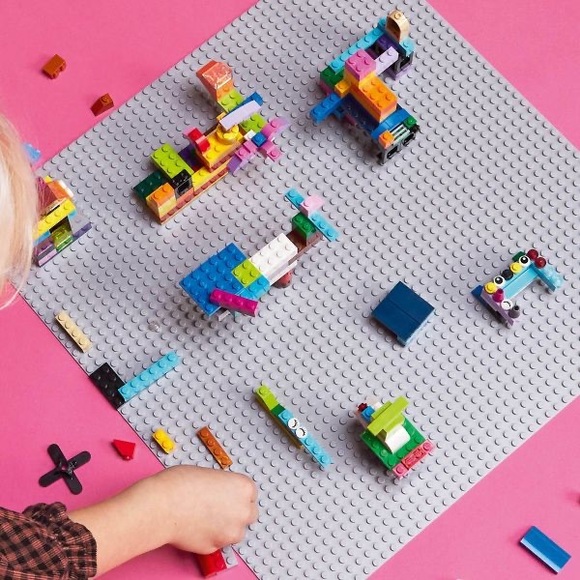 New. LEGO compatible adhesive base for building blocks and display - Picture 1 of 7